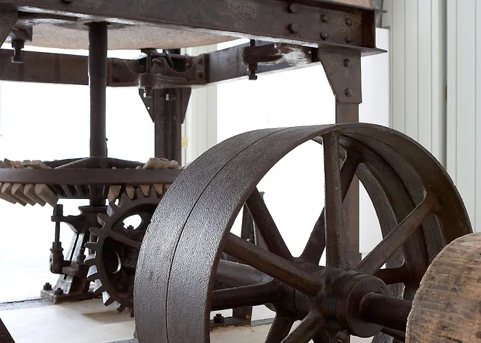 فابريكا سانتوريني فيلة Pýrgos